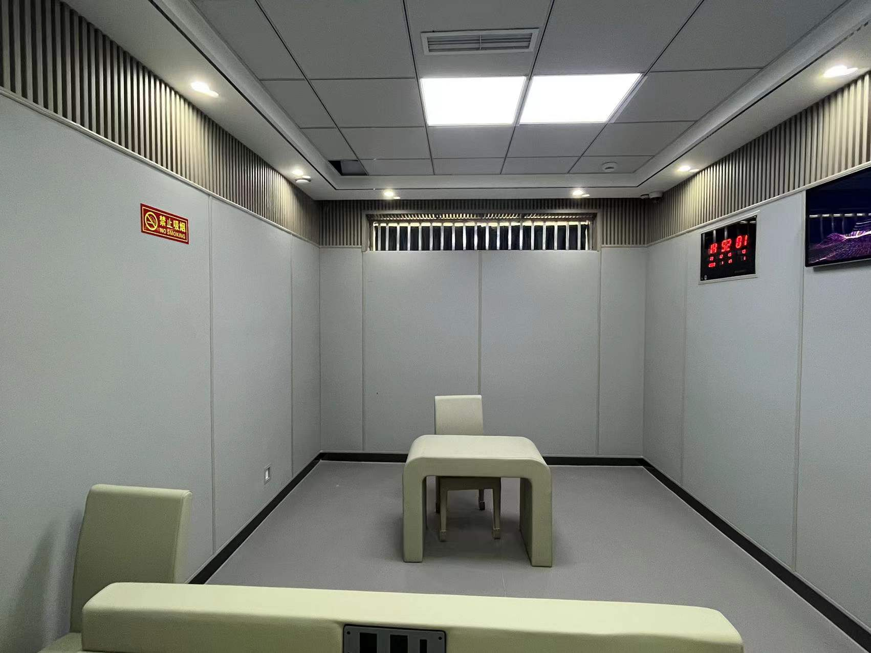 纪委防撞软包应如何安装？